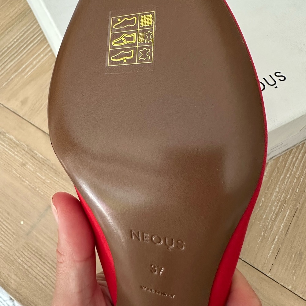 Neous Matar Mules - red satin size 7 - Brand New In Box Size IT 37 - Picture 4 of 6